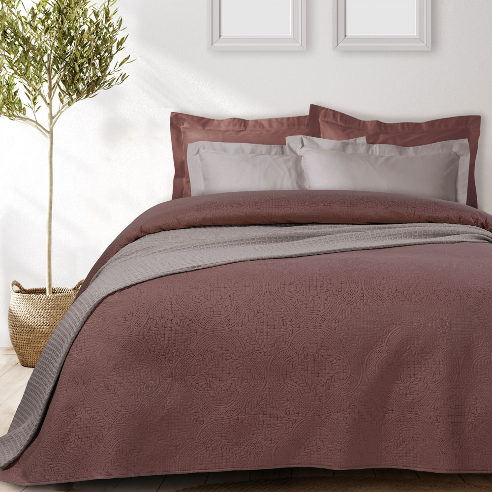 Kουβερλί με ανάγλυφο σχέδιο της σειράς Happy.