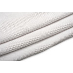 Η φωτογραφία δείχνει Άνετη και απαλή μονόχρωμη κουβέρτα πικέ αγκαλιάς-λίκνου, διαστάσεων 80Χ110 cm.