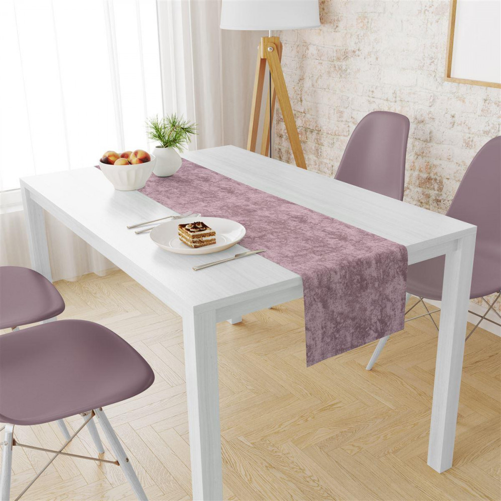 Αλέκιαστη τραβέρσα διαστάσεων 40Χ180 cm ύφανσης PANAMA με ειδικό φινίρισμα στα νήματα, που το καθιστά μαλακό και αδιάβροχο.