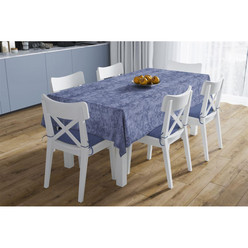 Η φωτογραφία δείχνει Αλέκιαστο τραπεζομάντηλο διαστάσεων 140Χ180 cm, ύφανσης PANAMA με ειδικό φινίρισμα στα νήματα, που το καθιστά μαλακό και αδιάβροχο.