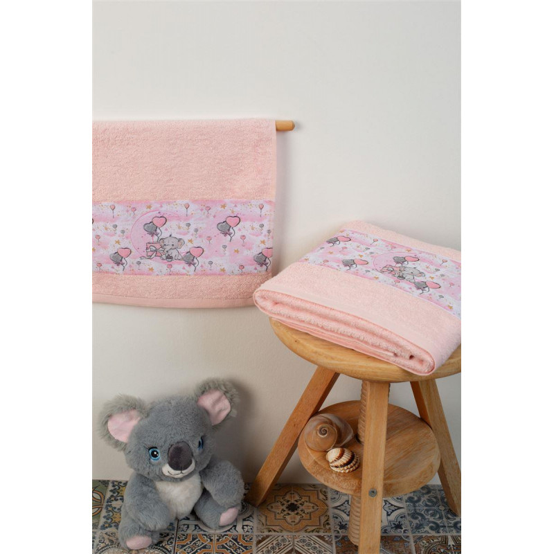 Η φωτογραφία δείχνει Σετ βρεφικές πετσέτες μπάνιου που περιέχει : 1 τεμάχιο πετσέτα χειρός διαστάσεων 30X50 cm και 1 τεμάχιο πετσέτα μπάνιου διαστάσεων 70X140 cm.