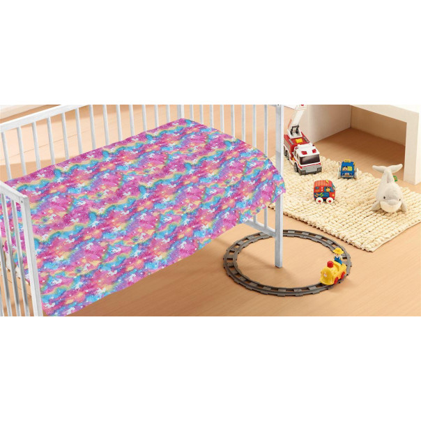 Η φωτογραφία δείχνει Κουβέρτα Fleece κούνιας εξαιρετικά απαλής υφής με σχέδια που φωσφορίζουν στο σκοτάδι, διαστάσεων 110X140 cm για να σκεπάζετε ζεστά το μωρό σας.