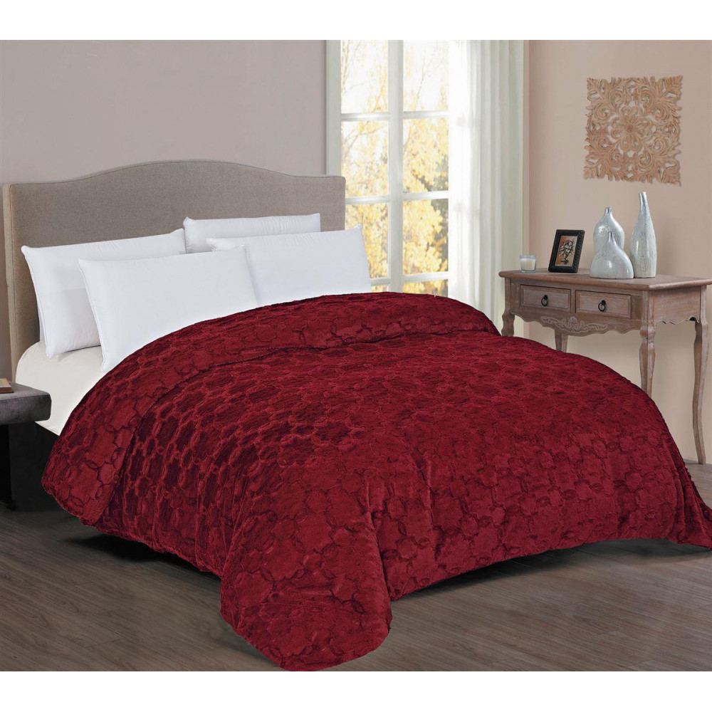 Κουβερτοπάπλωμα διαστάσεων 160X220cm με καπιτοναρισμένο γεωμετρικό σχέδιο στην πάνω όψη, εξαιρετικής ποιότητας με επένδυση απαλής γούνας 250 gsm στην πάνω πλευρά, 200 gsm sherpa στην κάτω πλευρά και γέμισμα αντιαλλεργικής βάτας 280 gsm.