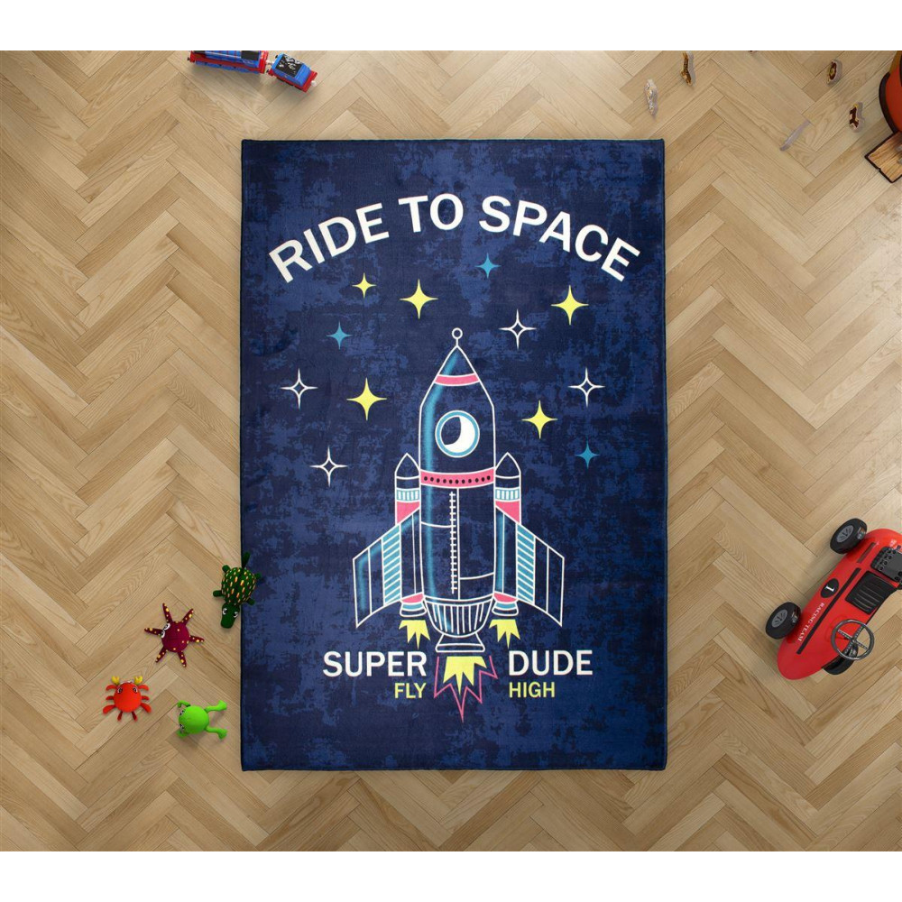 Η φωτογραφία δείχνει Χαλί με αντιολισθητικό επίστρωμα διαστάσεων 135Χ200 cm ιδανικό για το παιδικό δωμάτιο, ανθεκτικό στη καταπόνηση από το έντονο παιδικό παιχνίδι.