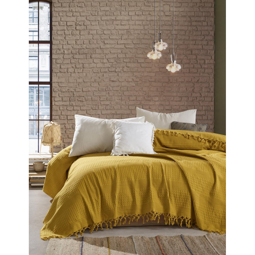 Κουβέρτα πικέ διαστάσεων 220X240 cm κατασκευασμένη από 100% οικολογικό βαμβάκι με dobby ύφανση και χειροποίητο κρόσσι στο τελείωμα.