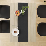 Αλέκιαστη τραβέρσα διάστασης 40Χ180 cm ύφανσης PANAMA με ειδικό φινίρισμα στα νήματα, που το καθιστά μαλακό και αδιάβροχο.