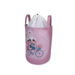 Η φωτογραφία δείχνει Υφασμάτινο καλάθι αποθήκευσης για την τακτοποίηση του παιδικού-βρεφικού δωματίου, διαστάσεων 50X30X45 cm και χωρητικότητας έως 32L με χρωματιστό σχέδιο ψηφιακής εκτύπωσης για να ομορφαίνει το δωμάτιο.