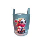 Η φωτογραφία δείχνει Υφασμάτινο καλάθι αποθήκευσης για την τακτοποίηση του παιδικού-βρεφικού δωματίου, διαστάσεων 50X30X45 cm και χωρητικότητας έως 32L με χρωματιστό σχέδιο ψηφιακής εκτύπωσης για να ομορφαίνει το δωμάτιο.