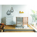 Η φωτογραφία δείχνει H ιταλική εταιρεία PALI συστήνει τη συλλογή Win η οποία λειτουργεί σαν μια ολοκληρωμένη πρόταση:Λίκνο συγκοίμησης διαστάσεων 90χ73cmΚατασκευασμένο από 100% μασίφ ξύλο οξιάς.