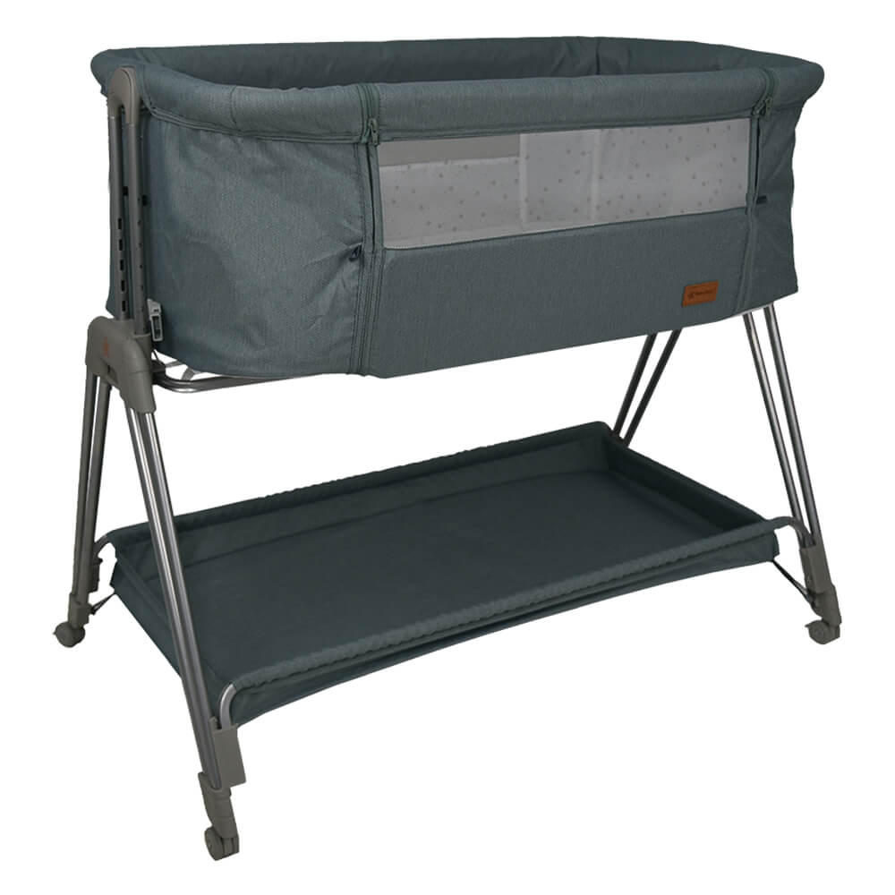 Η φωτογραφία δείχνει Το Pearl είναι το νέο λίκνο που σχεδίασε η Bebe Stars, ώστε το μωρό σας να κοιμάται με ασφάλεια, ενώ είστε δίπλα του και νιώθει προστασία.