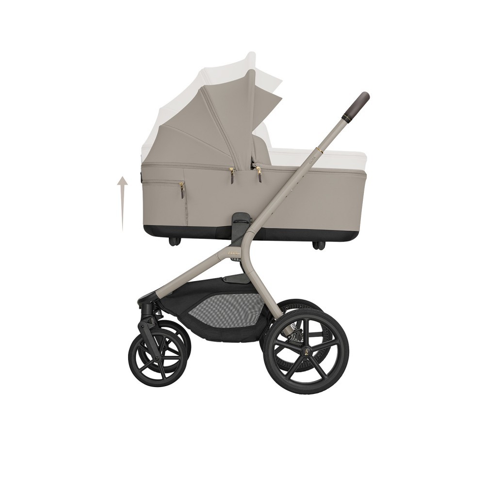 Η φωτογραφία δείχνει Η Kikaboo γίνεται platinum και το νέο καρότσι Goya 3-1 είναι η αρχή μιας νέας γενιάς καροτσιών.