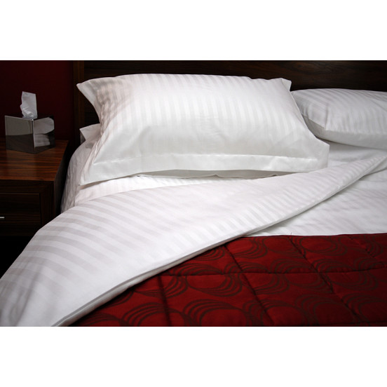 Η φωτογραφία δείχνει 1 Παπλωματοθήκη Cotton 100% TC240 2cm 170x250Χρώμα: White StripeΣύνθεση: COTTON 100%