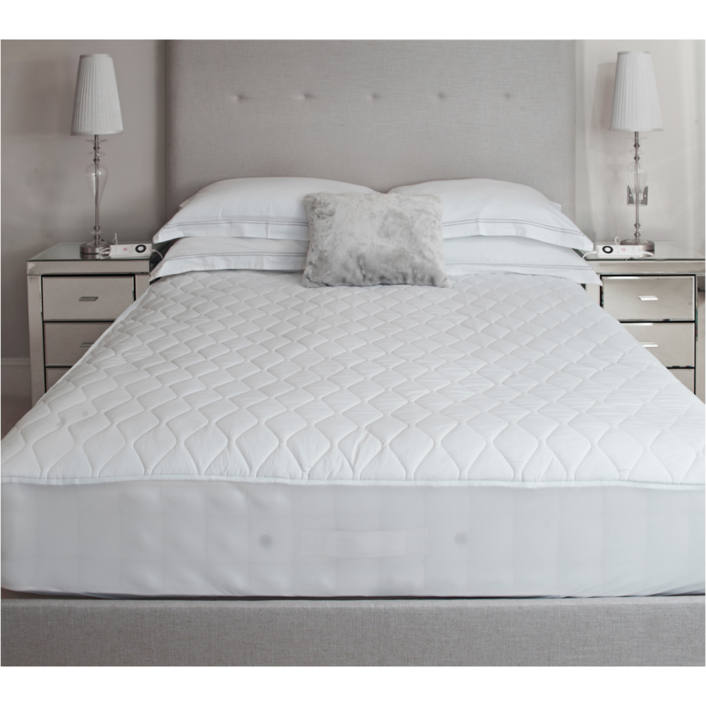 Η φωτογραφία δείχνει 1 επίστρωμα καπιτονέ βαμβακερό 100% μονό 100x200+30 με περιμετρική φούσταΧρώμα: WhiteΣύνθεση: COTTON 100%