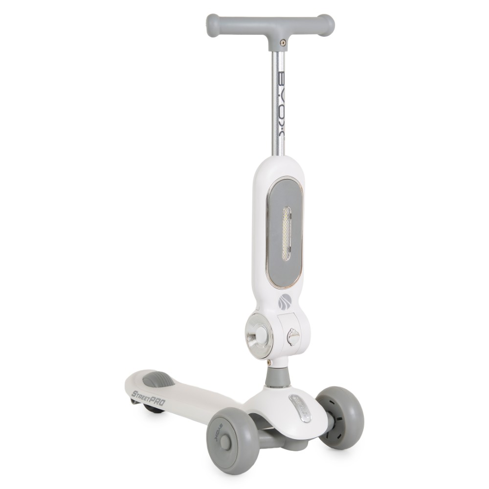 Το Scooter 2in1 StreetPro της Byox έχει σχεδιαστεί για να μετατρέπει κάθε βόλτα σε μια ακόμα πιο ευχάριστη εμπειρία.