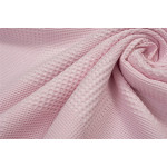 Η φωτογραφία δείχνει Άνετη και απαλή μονόχρωμη κουβέρτα πικέ αγκαλιάς-λίκνου, διαστάσεων 80Χ110 cm.