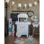 Το πιο συναρπαστικό παιχνίδι είναι αυτό το παγωταζίδικο! Το όνειρο κάθε παιδιού!Μια δική τους επιχείρηση να φτιάχνουν και να πουλάνε τα παγωτά τους!Ξυλάκια, χωνακια, γεύσεις και σιρόπια για ολα τα γούστα!Έχει τέλειο μέγεθος για να φτάνουν τα παιδάκια, ξύλινα παγωτάκια που μπορούν να κρατήσουν τα μικ