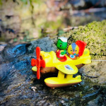 Με το υδρόπλανο της Klorofil το παιχνίδι τους θα πάει στα ύψη!&nbsp;Γνωρίζετε τα υδρόπλανα; Το υδροπλάνο είναι ένα μηχανοκίνητο αεροσκάφος ικανό να απογειώνεται και να προσγειώνεται στο νερό!&nbsp;Κρύβει όμως και μία έκπληξη.