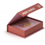 Πρόκειται για ένα παιχνίδι στρατηγικής με κάρτες στο οποίο τα παιδιά θα πρέπει να χτίσουν το κάστρο χρωματικής τους επιλογής όσο πιο γρήγορα γίνεται (με 6 φύλλα).