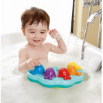 Hape Musical Whale Fountain (E0218A) - Μουσικές Φαλαινίτσες Μπάνιου - 1 ΤεμΚάντε το μπάνιο μαγικό με αυτό το υπέροχο μουσικό σιντριβάνι φάλαινας! Επιλέξτε ανάμεσα στο να παρακολουθείτε τα σιντριβάνια ή να παίζετε κάθε φάλαινα σαν τα κλειδιά ενός πιάνου! Απλά κολλήστε στο κάτω μέρος του μπάνιου με τη