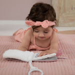 Μαλακό βιβλίο της εταιρείας Miffy σε λευκό-ροζ χρώμα.