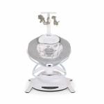 Η φωτογραφία δείχνει Η βρεφική κούνια La Scala είναι ένα πολυλειτουργικό προϊόν.