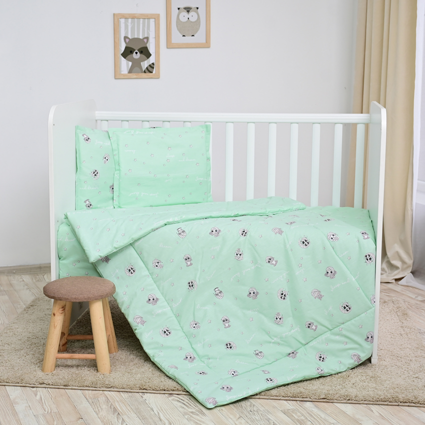 Η φωτογραφία δείχνει Βρεφικό σετ 4 τεμαχιών της εταιρείας Lorelli κατασκευασμένο απο 100% υποαλλεργικά και βαμβακερά υφάσματαΠεριλαμβάνει:Πάπλωμα: 97x145cmΜαξιλάρι: 35x43cm (100% Polyester)Μαξιλαροθήκη: 35x43cmΣεντόνι: 100x150cm (100% Βαμβάκι)