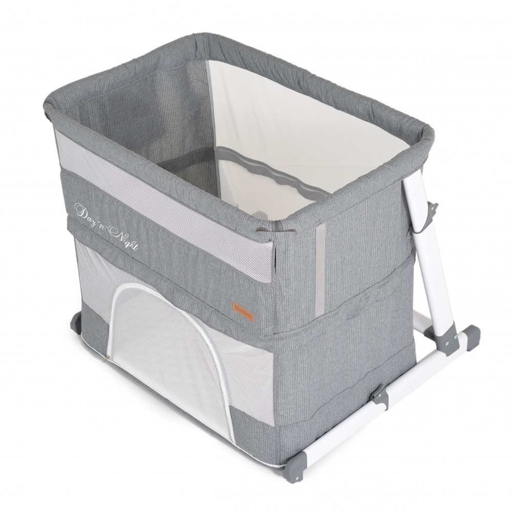 Η βρεφική κούνια Day`n`Night είναι κατάλληλη για μωρά από τη γέννηση έως την ηλικία του 1 έτους ή με βάρος έως 11 κιλά.