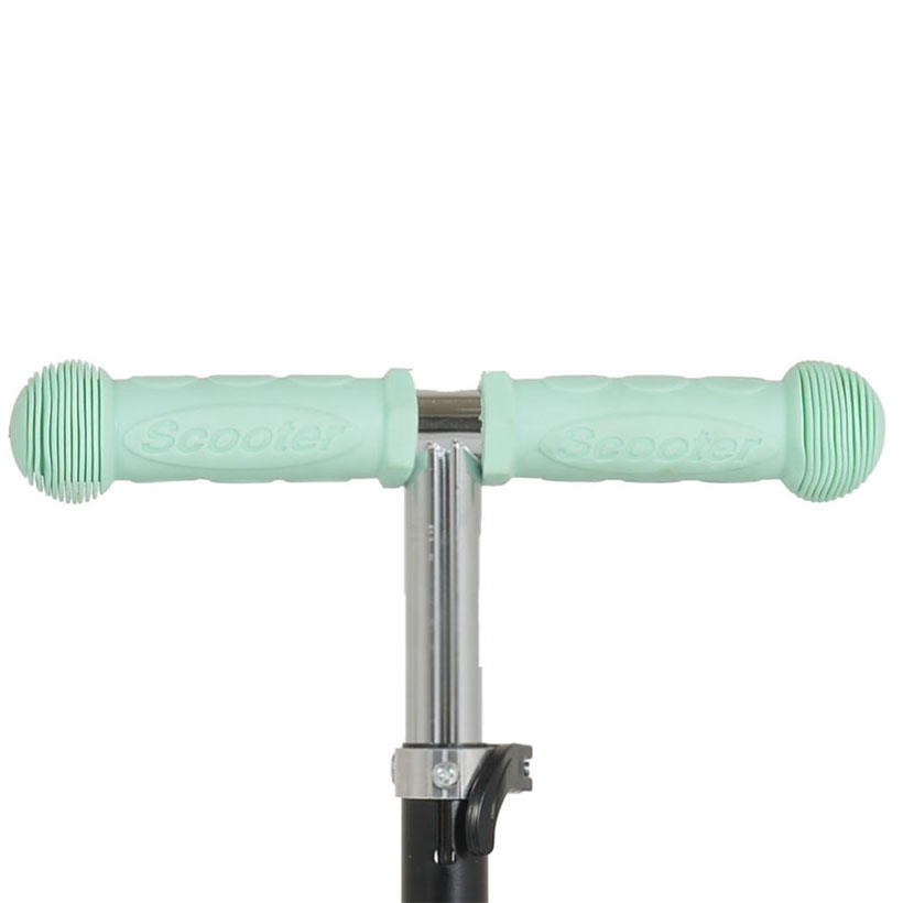 Παιδικό σκούτερ με στάμπα νερού PP κατάλληλο για παιδιά ηλικίας 3+ ετών και μέγιστο βάρος τα 40 κιλάΔεν είναι αναδιπλούμενοΤο παιχνίδι έχει σχεδιαστεί και κατασκευαστεί σύμφωνα με τις απαιτήσεις της Ευρωπαϊκής Οδηγίας για την Ασφάλεια Παιχνιδιών 2009/48/EC.