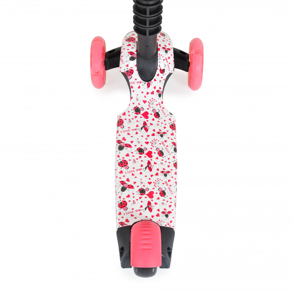 Παιδικό σκούτερ 3 σε ένα με στάμπα νερού PP κατάλληλο για παιδιά ηλικίας 2+ ετών To κάθισμα καλύπτει έως και τα 20 κιλάΤο πατίνι καλύπτει έως και τα 40 κιλάKoυτί αποθήκευσης στο τιμόνι αφαιρούμενοΔεν είναι αναδιπλούμενοΤο παιχνίδι έχει σχεδιαστεί και κατασκευαστεί σύμφωνα με τις απαιτήσεις της 