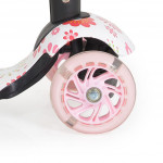 Παιδικό σκούτερ 3 σε ένα με στάμπα νερού PP κατάλληλο για παιδιά ηλικίας 2+ ετών To κάθισμα καλύπτει έως και τα 20 κιλάΤο πατίνι καλύπτει έως και τα 40 κιλάKoυτί αποθήκευσης στο τιμόνι αφαιρούμενοΔεν είναι αναδιπλούμενοΤο παιχνίδι έχει σχεδιαστεί και κατασκευαστεί σύμφωνα με τις απαιτήσεις της 