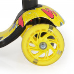 Παιδικό σκούτερ 3 σε ένα με στάμπα νερού PP κατάλληλο για παιδιά ηλικίας 2+ ετών To κάθισμα καλύπτει έως και τα 20 κιλάΤο πατίνι καλύπτει έως και τα 40 κιλάKoυτί αποθήκευσης στο τιμόνι αφαιρούμενοΔεν είναι αναδιπλούμενοΤο παιχνίδι έχει σχεδιαστεί και κατασκευαστεί σύμφωνα με τις απαιτήσεις της 