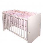 Η φωτογραφία δείχνει Το σετ περιλαμβάνειΠΑΠΛΩΜΑΤΟΘΗΚΗΜέγεθος: 95/140 cmΣύνθεση: Ranforce 100% βαμβάκιΠΑΠΛΩΜΑΜέγεθος: 95/140 cmΚατάλληλο για χρήση σε βρεφική κούνια ή παρόμοιο προϊόν με ελάχιστες διαστάσεις 60/120 cm.