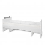 Η φωτογραφία δείχνει Κούνια μετατρεπόμενη σε κρεβάτι προεφηβικό και γραφείο της εταιρείας Lorelli.