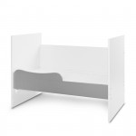 Η φωτογραφία δείχνει Κούνια μετατρεπόμενη σε κρεβάτι προεφηβικό και γραφείο της εταιρείας Lorelli.