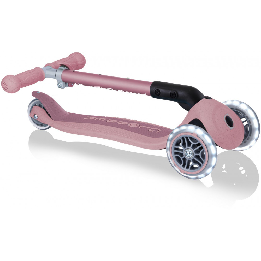 Η φωτογραφία δείχνει Globber Scooter Junior Foldable Lights Eco Berry (692-510).