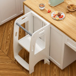 Η φωτογραφία δείχνει Ο πύργος εκμάθησης της Bebe Stars σχεδιάστηκε με βάση τη μέθοδο Montessori, ώστε κάθε παιδάκι να ανεξαρτητοποιηθεί , να αυτοεξυπηρετηθεί, να συμμετέχει στις καθημερινές δραστηριότητες του σπιτιού και να αλληλοεπιδρά με τους ενήλικες.