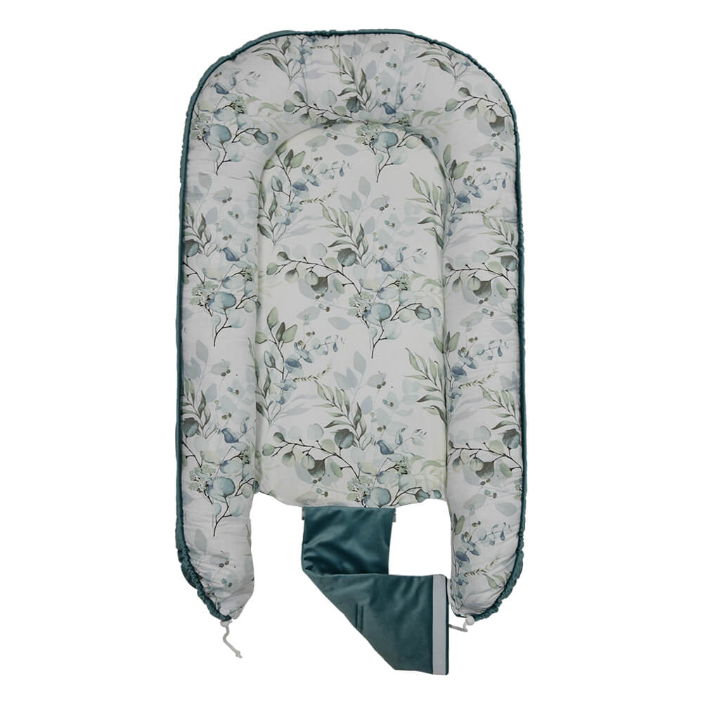 Η φωτογραφία δείχνει Μια φωλίτσα η οποία αγκαλιάζει το μωρό σας, από τη γέννηση του δημιουργώντας ευχάριστη ατμόσφαιρα στον ύπνο του.