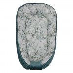 Η φωτογραφία δείχνει Μια φωλίτσα η οποία αγκαλιάζει το μωρό σας, από τη γέννηση του δημιουργώντας ευχάριστη ατμόσφαιρα στον ύπνο του.