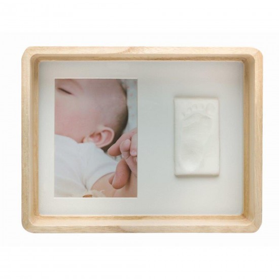 Η φωτογραφία δείχνει Κορνίζα Αποτύπωμα baby art deep frame woodenΤο τέλειο δώρο για γονείς, το baby art deep frame wooden σας επιτρέπει να δημιουργήσετε μια αναπαραγωγή των μικροσκοπικών χεριών και ποδιών του μικρού σαςΌλα όσα θα χρειαστείτε για να δημιουργήσετε μια μόνιμη αποτύπωση περιλαμβάνονται 