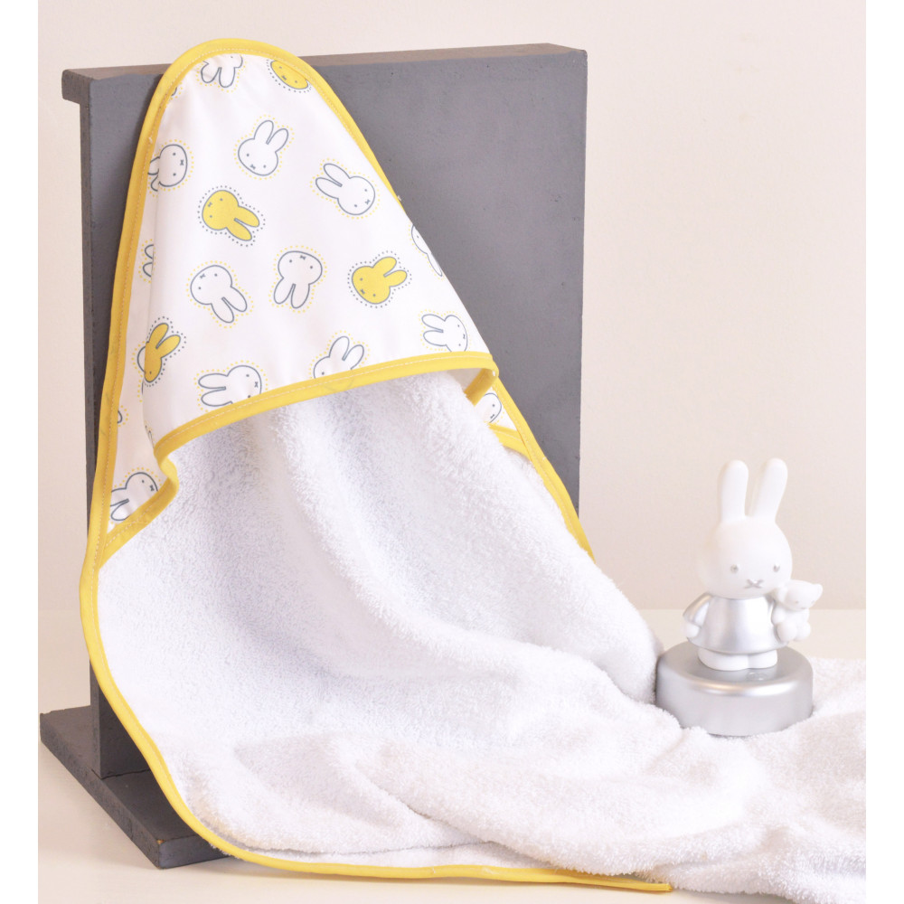 Μπουρνούζι βρεφικό κάπα της εταιρείας MiffyΜπουρνούζι ΚάπαΥφασμα 100% βαμβάκιΒάρος:400 γρμΔιάσταση:75x75Συσκευασία σε κουτί