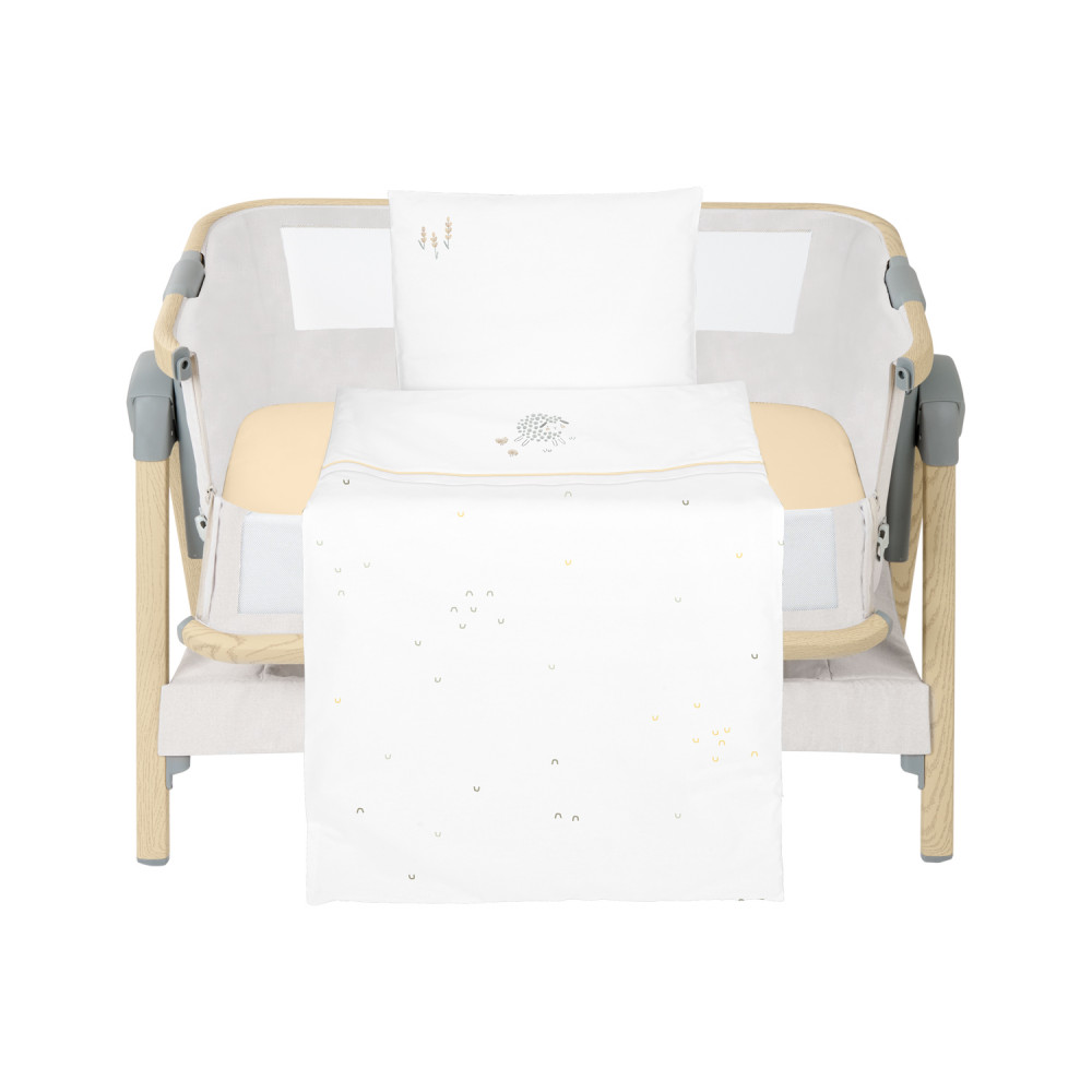 Η φωτογραφία δείχνει Σετ πρόικας λίκνου και καλαθούνας κατασκευασμένο από βαμβάκι υψηλής ποιότητας 100% ranforce.