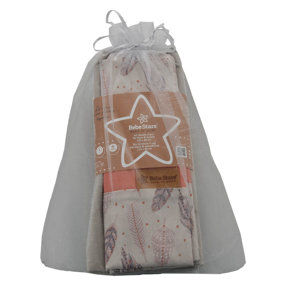 Η φωτογραφία δείχνει Το σετ σεντονιών (2 τμχ) της Bebe Stars κατάλληλο για λίκνο και καλαθούνα, αποτελείται από ένα κατωσέντονο και ένα πανωσέντονο.