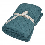 Η φωτογραφία δείχνει Υπάρχει κάτι πιο απαλό από το δέρμα του μικρού σας; Τώρα μπορείτε να το τυλίξετε με ένα εξίσου απαλό και φυσικό υλικό – βαμβακερή κουβέρτα, η οποία επιτρέπει να αναπνέει φυσικά το δέρμα του μωρού σας.