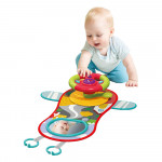 Η φωτογραφία δείχνει Το κρεμαστό παιχνίδι Trip 3 σε 1 είναι το ιδανικό παιχνίδι για να κρατήσει το παιδί σας χαρούμενο και απασχολημένο, ενώ κάνετε τη βόλτα σας είτε με το αυτοκίνητο, είτε με το καρότσι ή ακόμη και στο σπίτι!Στο παιχνίδι ρόλων που εμπλέκονται τα παιδιά&nbsp; μιμούνται τις δράσεις τω