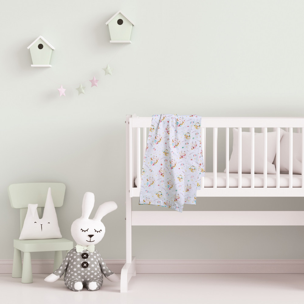 Η φωτογραφία δείχνει Εμπριμέ σετ σεντόνια της σειράς Baby Fun για λίκνο σε χαρούμενες παραστάσεις.