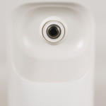 Η φωτογραφία δείχνει Το θερμόμετρο υπερύθρων Theo χωρίς επαφή της Cangaroo παρέχει γρήγορη, ακριβή και ασφαλή μέτρηση θερμοκρασίας για το μωρό σας ή για οικιακά αντικείμενα.