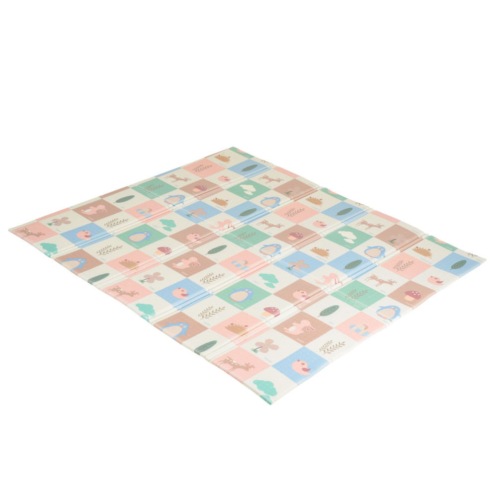 Η φωτογραφία δείχνει Προσφέρετε στο παιδί σας έναν άνετο και ασφαλή χώρο παιχνιδιού με το πτυσσόμενο χαλάκι παιχνιδιού XPE XXL Forest Angels της Moni Toys, κατασκευασμένο από αφρό XPE υψηλής ποιότητας.