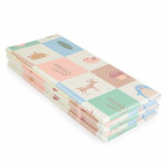 Η φωτογραφία δείχνει Προσφέρετε στο παιδί σας έναν άνετο και ασφαλή χώρο παιχνιδιού με το πτυσσόμενο χαλάκι παιχνιδιού XPE XXL Forest Angels της Moni Toys, κατασκευασμένο από αφρό XPE υψηλής ποιότητας.