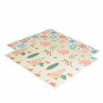 Η φωτογραφία δείχνει Προσφέρετε στο παιδί σας έναν άνετο και ασφαλή χώρο παιχνιδιού με το πτυσσόμενο χαλάκι παιχνιδιού XPE XXL Forest Angels της Moni Toys, κατασκευασμένο από αφρό XPE υψηλής ποιότητας.