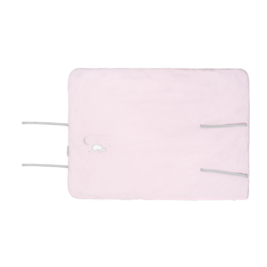 Η φωτογραφία δείχνει Πολυτελής υπνόσακος  νεογέννητου από βαμβάκι υψηλής ποιότητας 100% ποπλίναΜαλακή και αφράτη γέμιση από πολυεστερικές ίνεςΠαιχνιδιάρικα κεντήματα με πολύχρωμες εφαρμογές Εύκολη μετατροπή της τσάντας σε σάκο με φερμουάρ και δέσιμο με δεσμούςΜέγεθος φλοιού: 90x68 cm 